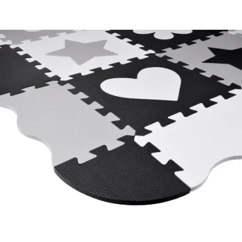 aranżacja puzzli maty w pokoju dziecięcym z zabawkami