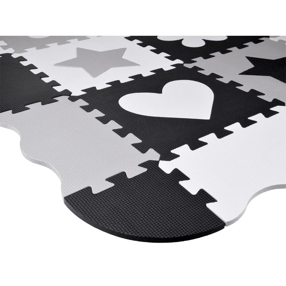 aranżacja puzzli maty w pokoju dziecięcym z zabawkami