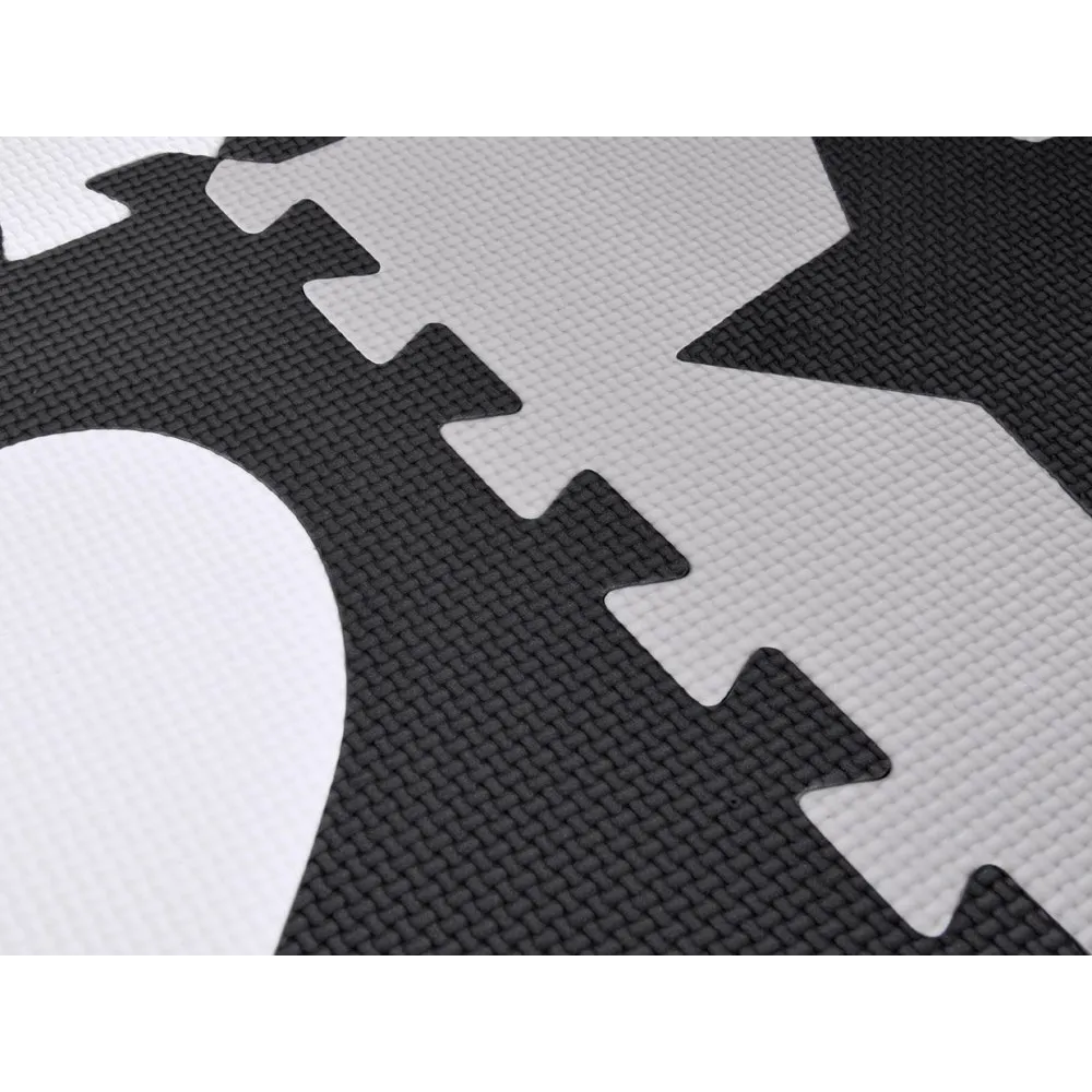 zbliżenie na stonowane kolory puzzli piankowych w grafitach i szarościach