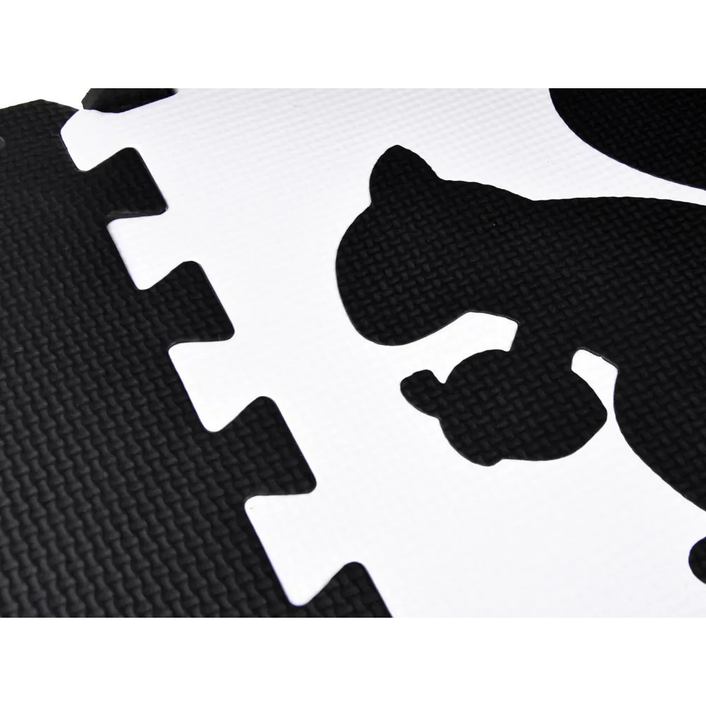 Piankowa mata o strukturze antypoślizgowej z geometrycznymi wzorami