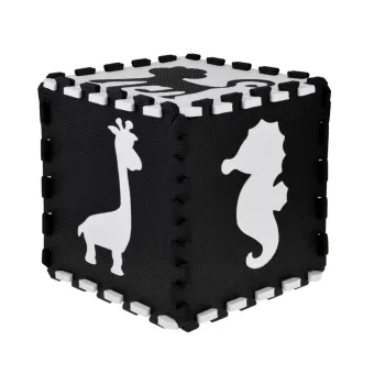 Przykład układania puzzli maty piankowej z czarno-białymi obrazkami