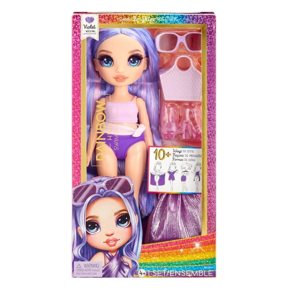 Lalka Rainbow High Swim&Style Violet w fioletowym stroju kąpielowym na letniej scenerii