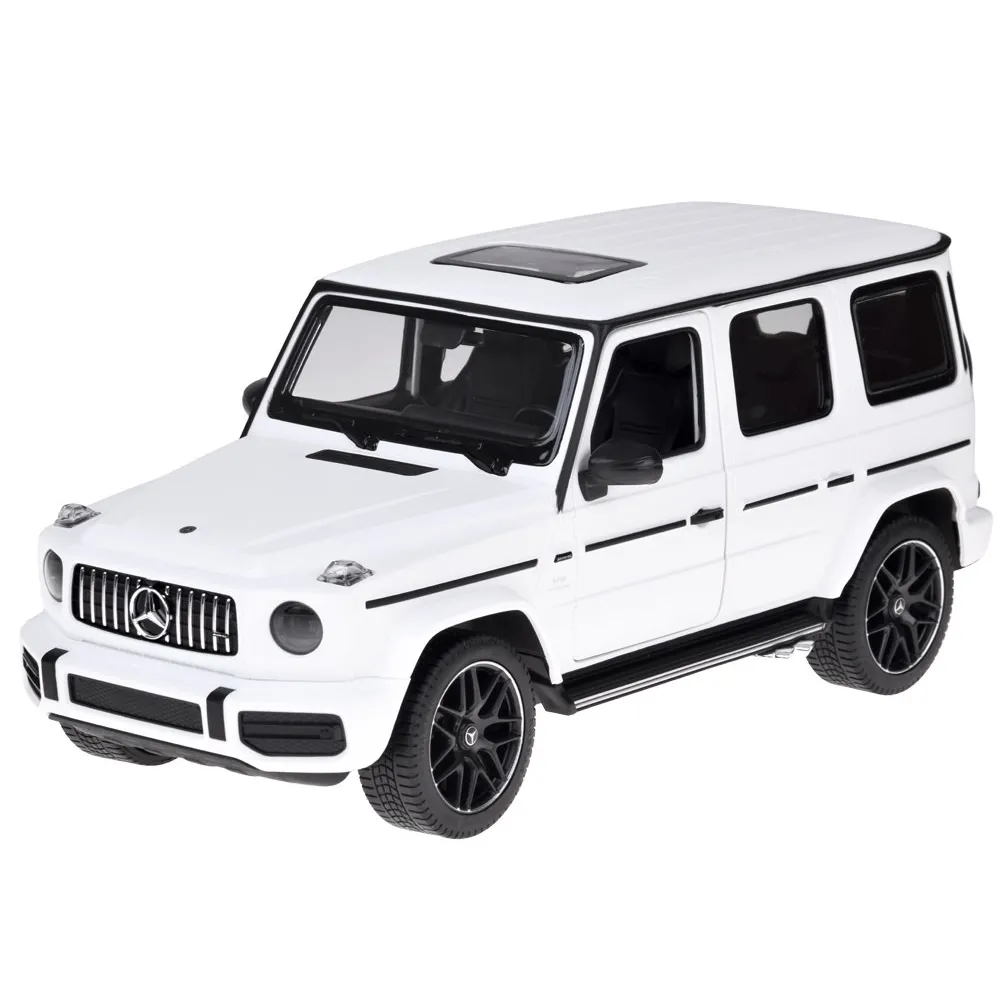 Wnętrze modelu Mercedes AMG G63 z detalami deski rozdzielczej