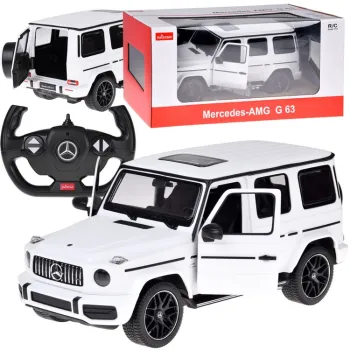 Model Mercedes AMG G63 Rastar z pilotem na białym tle