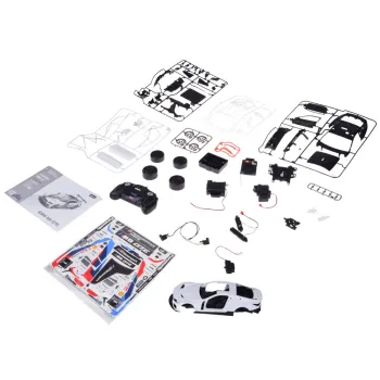 Zbliżenie na detale karoserii BMW M8 GTE po złożeniu