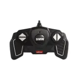 BMW M8 GTE po zamontowaniu naklejek, gotowy do jazdy zdalnej