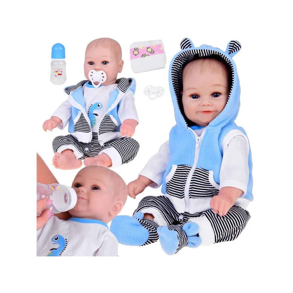 Lalka chłopiec 50 cm w ubranku z kapturem na białym tle