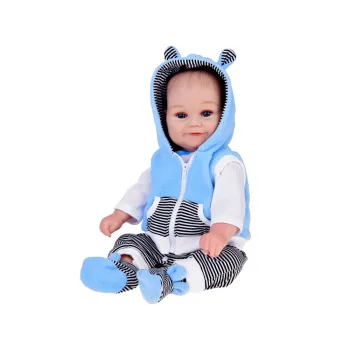 Realistyczne rysy twarzy lalki chłopca w zbliżeniu