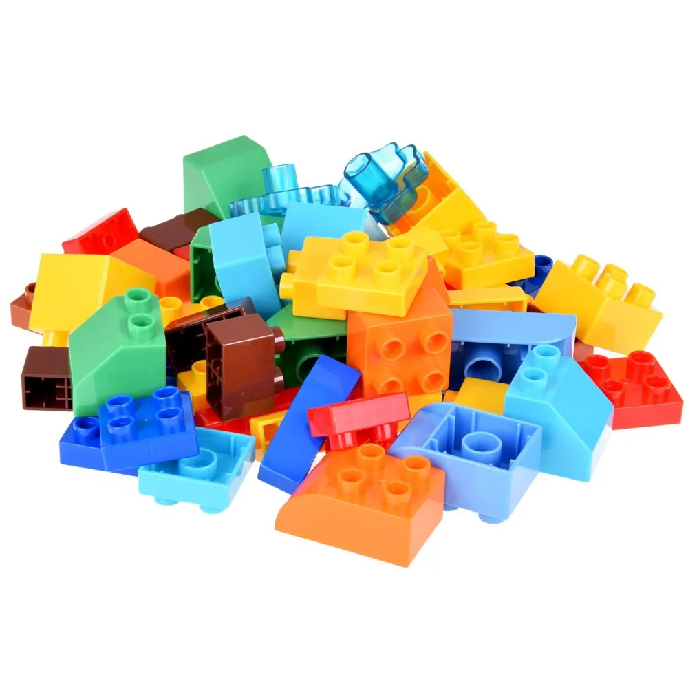 krzesełko z oparciem w kształcie słoneczka przy stoliku