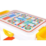 antypoślizgowe nóżki krzesełka i stolika zapewniające stabilność