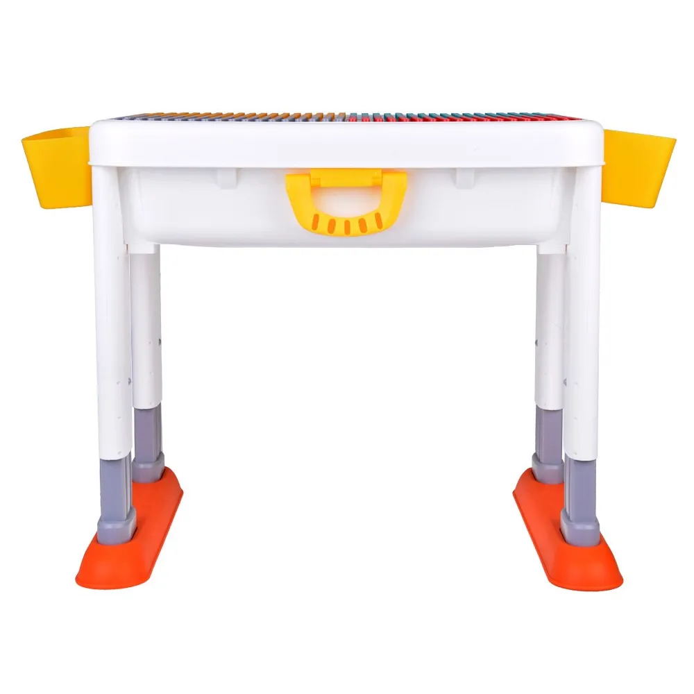 detal wypustek do przyczepiania klocków na blacie stolika