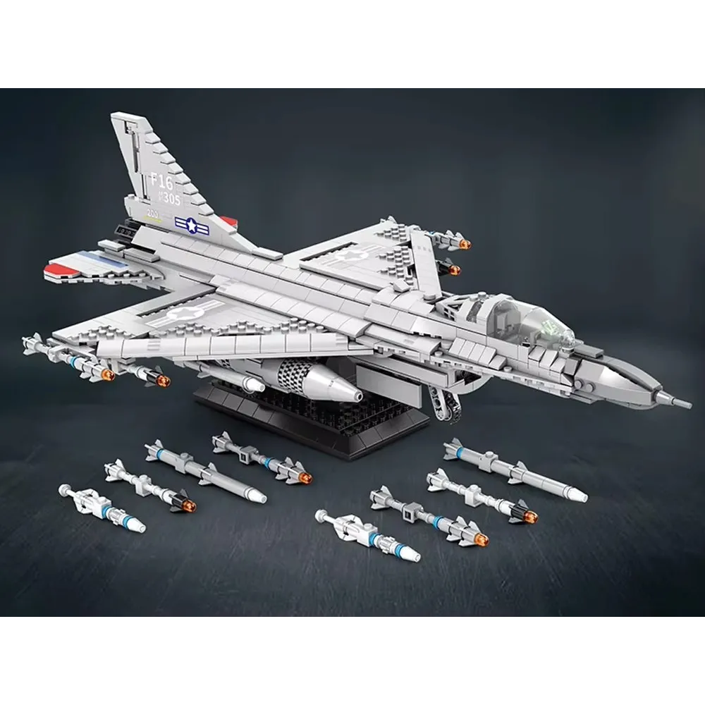 Widok gotowego modelu F16 na podwyższeniu do ekspozycji