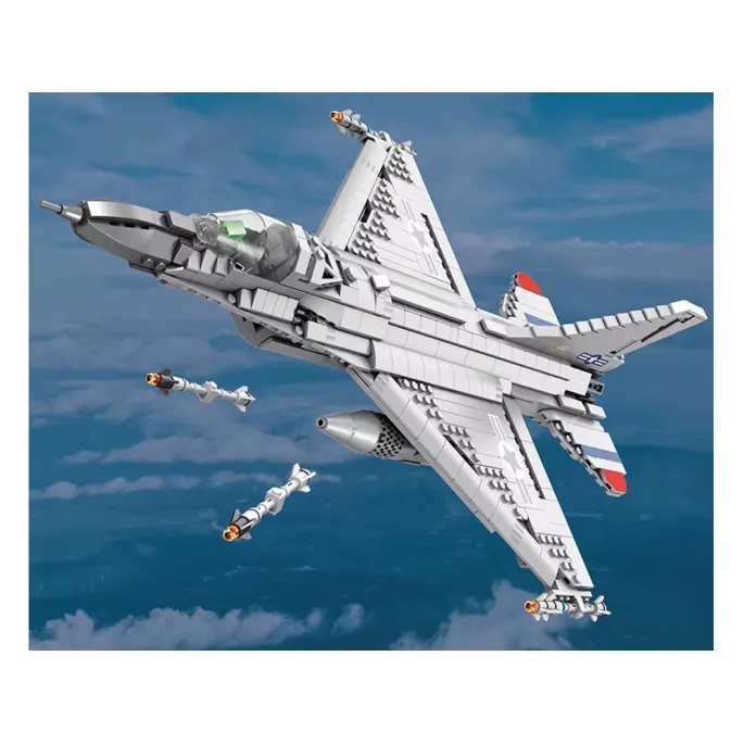 Fragment kokpitu i unikalnej dyszy ogonowej repliki myśliwca