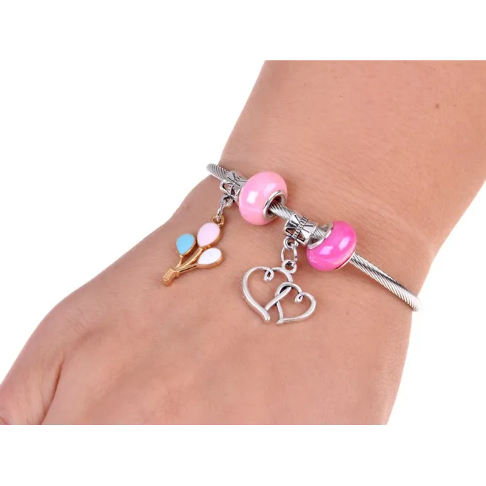 plastikowa pęseta oraz szpulka elastycznej żyłki w szkatułce