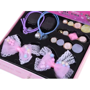 kompaktowa, dekoracyjna szkatułka łatwa do przenoszenia i przechowywania