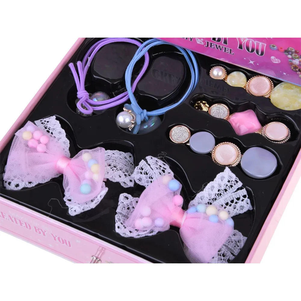 kompaktowa, dekoracyjna szkatułka łatwa do przenoszenia i przechowywania