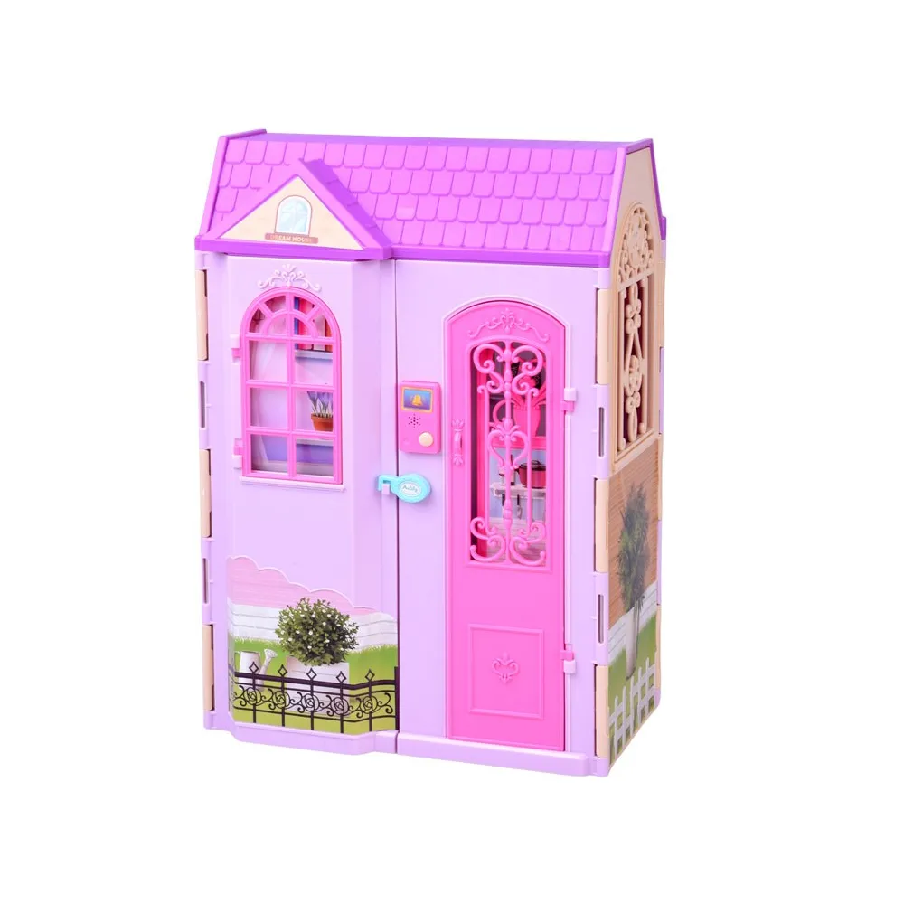 zbliżenie na akcesoria i mebelki w domku dla lalki