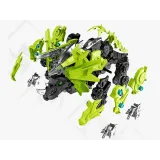 dziecko budujące mechanicznego triceratopsa z plastikowych części