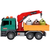 Samochód śmieciarka podczas rozładunku z podniesioną platformą