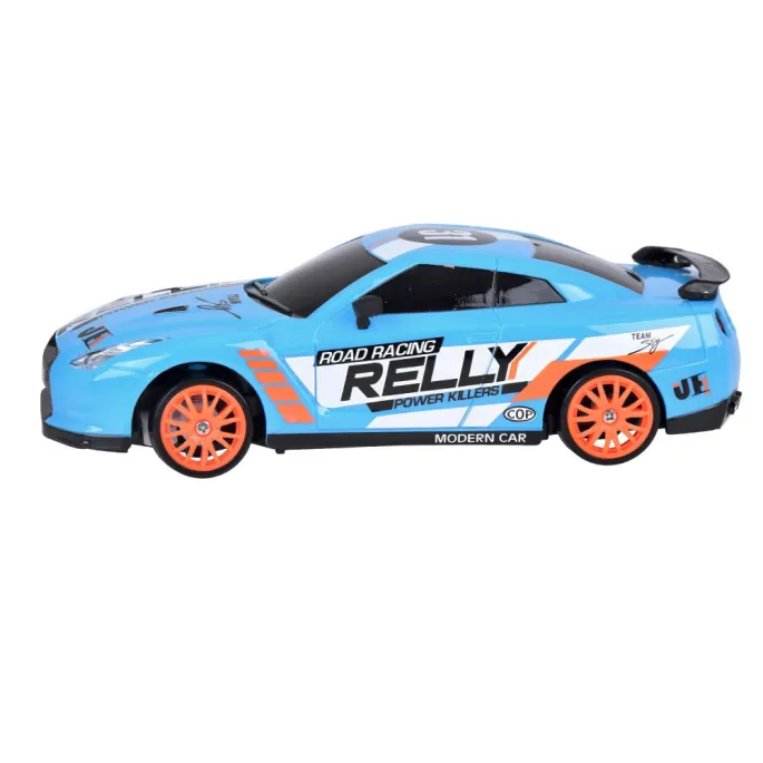 samochód rc do driftu z zapasowymi kołami obok pojazdu