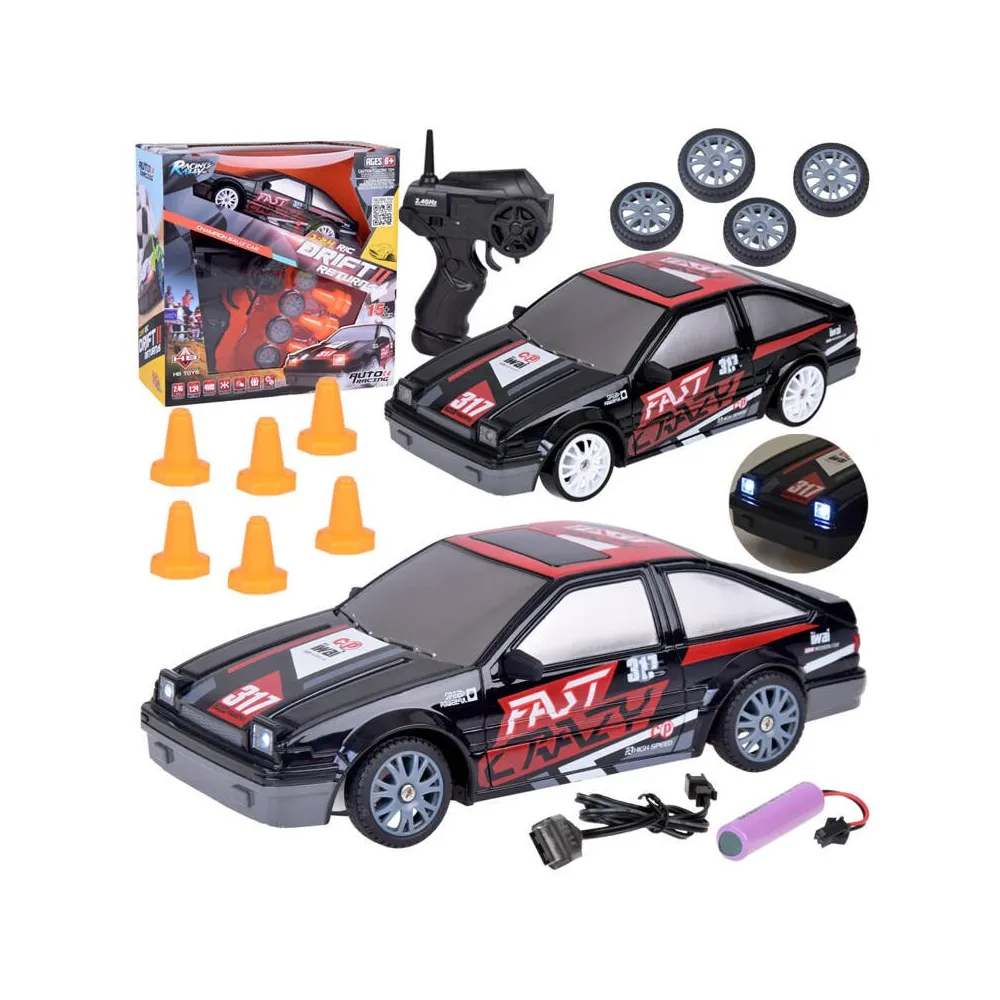 samochód zdalnie sterowany do driftu na białym tle