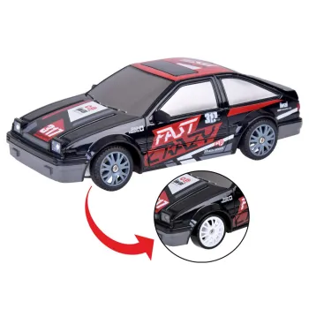 cztery pachołki ułożone na torze do driftu