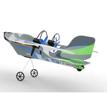 Zdalnie sterowany model samolotu myśliwca podczas lotu w plenerze