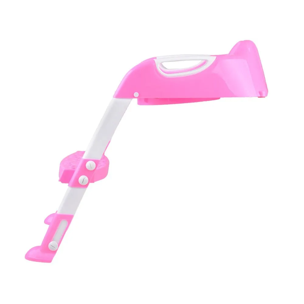 widok podestu schodkowego z wygodnym uchwytem dla najmłodszych