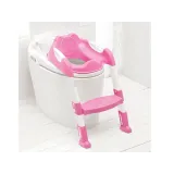 detal stópek na stopniu schodka o funkcji antypoślizgowej