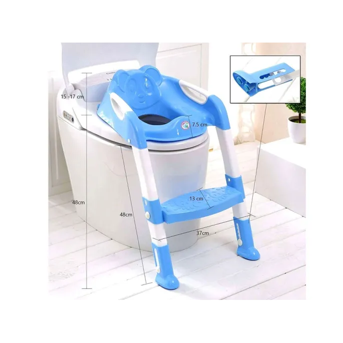 zestaw schodków i nakładki do toalety stojący przy sedesie