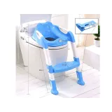 zestaw schodków i nakładki do toalety stojący przy sedesie