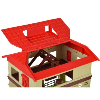 Sceneria farmy z wiatrakiem, latarnią, drzewem i ogrodzeniem