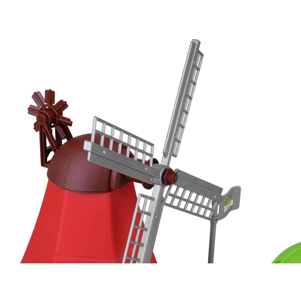 figurka gospodyni przy zagrodzie dla zwierząt, obok zielonej podstawy