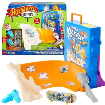 miniaturowy skate park hot wheels z fingerboardem na rampie