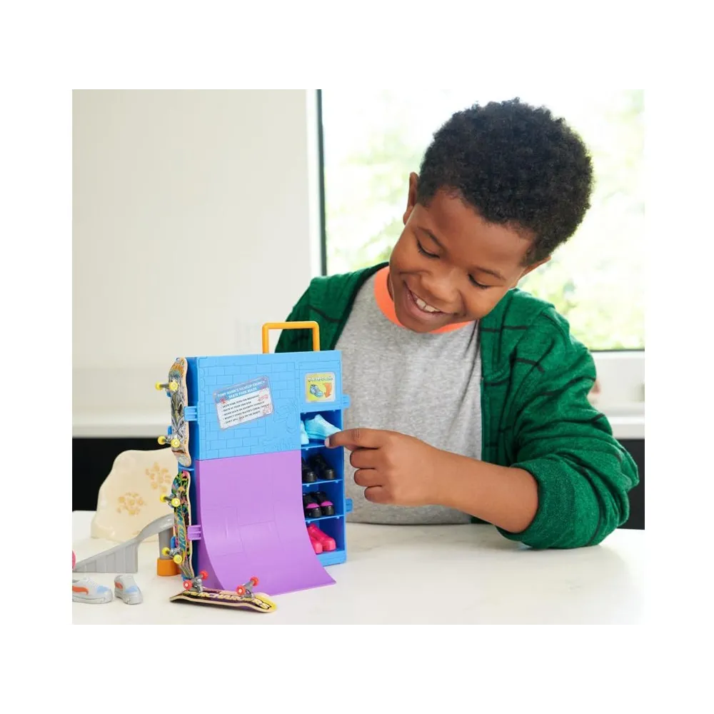 widok skate parku z miejscem na dodatkowe deskorolki