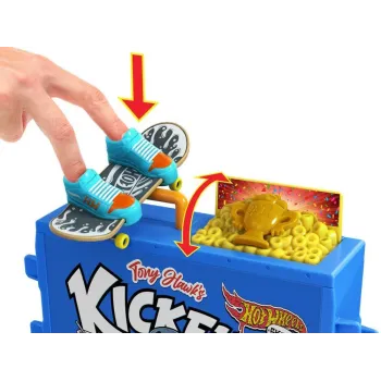 buty do fingerboarda jako akcesorium w skate parku