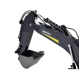 koparka rc0698 podczas obracania na domowym placu budowy