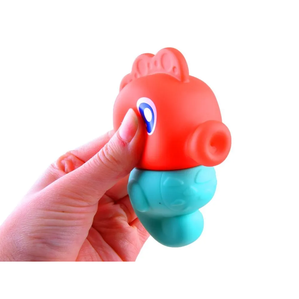 statek organizer z zamocowanymi przyssawkami na gładkiej powierzchni