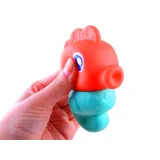 statek organizer z zamocowanymi przyssawkami na gładkiej powierzchni