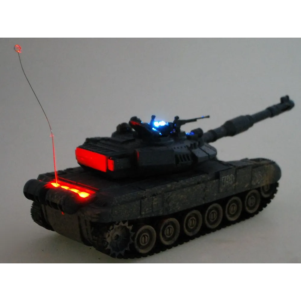 Zestaw z czołgistą i karabinem maszynowym w otwartym włazie