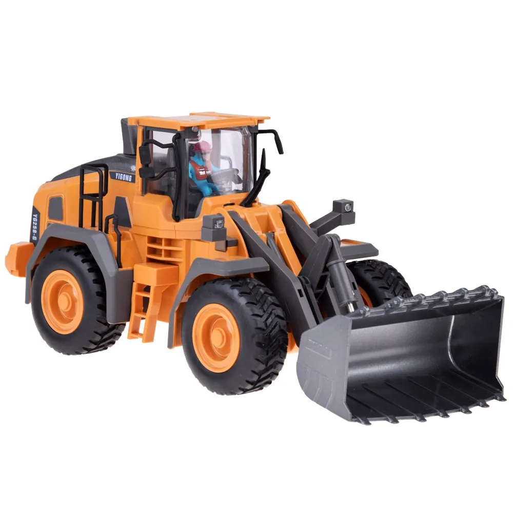 spychacz rc w trakcie podnoszenia pługu