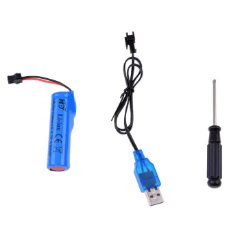 elementy zestawu spychacza rc rozłożone obok siebie