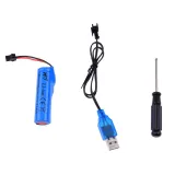 elementy zestawu spychacza rc rozłożone obok siebie