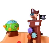 dziecko bawiące się armatką wodną przy piaskownicy