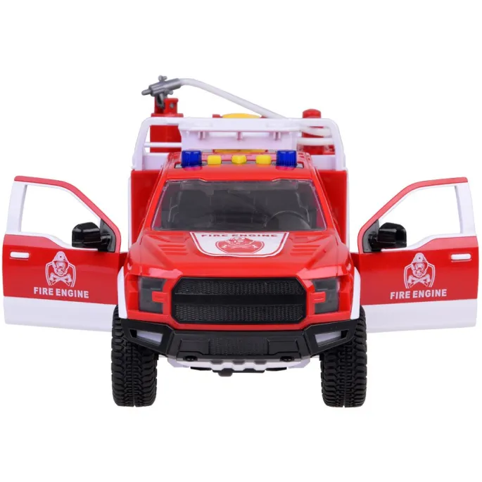 antypoślizgowe gumowe koła pojazdu strażackiego podczas zabawy
