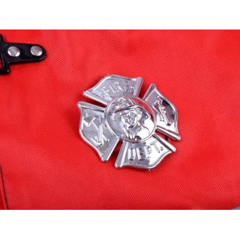 Zbliżenie na gaśnicę/spryskiwacz z zestawu strażackiego