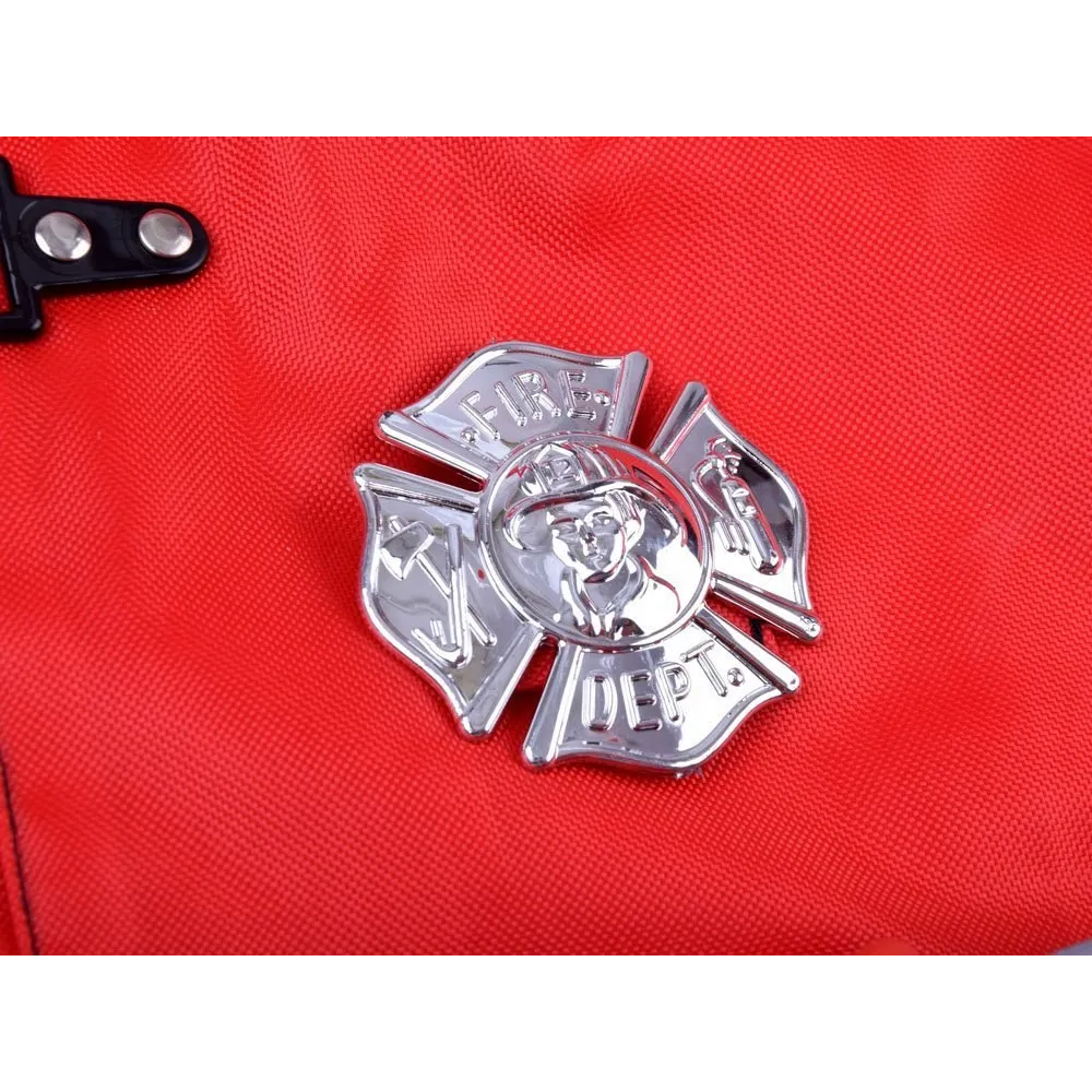 Zbliżenie na gaśnicę/spryskiwacz z zestawu strażackiego