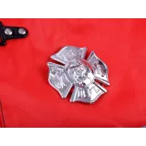 Zbliżenie na gaśnicę/spryskiwacz z zestawu strażackiego