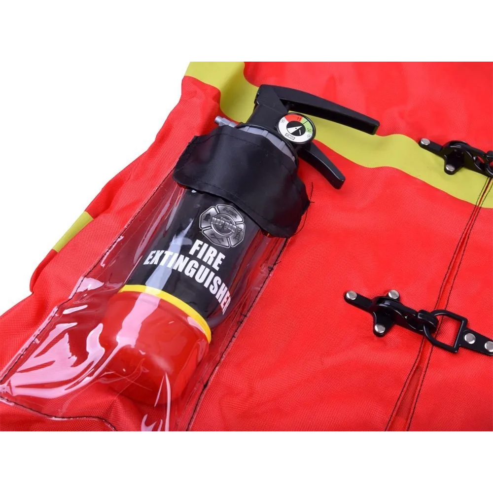 Odznaka i legitymacja młodego strażaka z kompletu