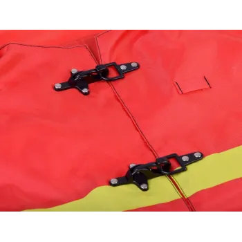 Plastikowy toporek oraz łom z kompletu przebrania strażaka